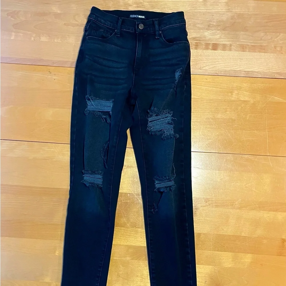 Fashion Nova Black Denim Straight Leg High Waist Distressed Jeans Size 1 - Picture 2 of 8